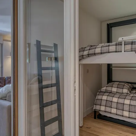 Renove 2 + 1 Cabine, Balcon, Cheminee - Centre De - Fr-1-453-235